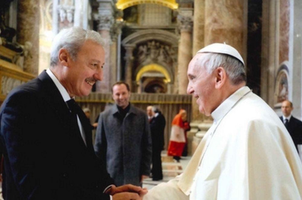  secretario culto guillermo oliver visita al Papa
